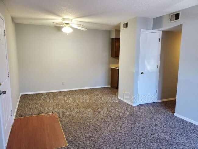 Foto del edificio - 1947 S Ingram Mill Rd