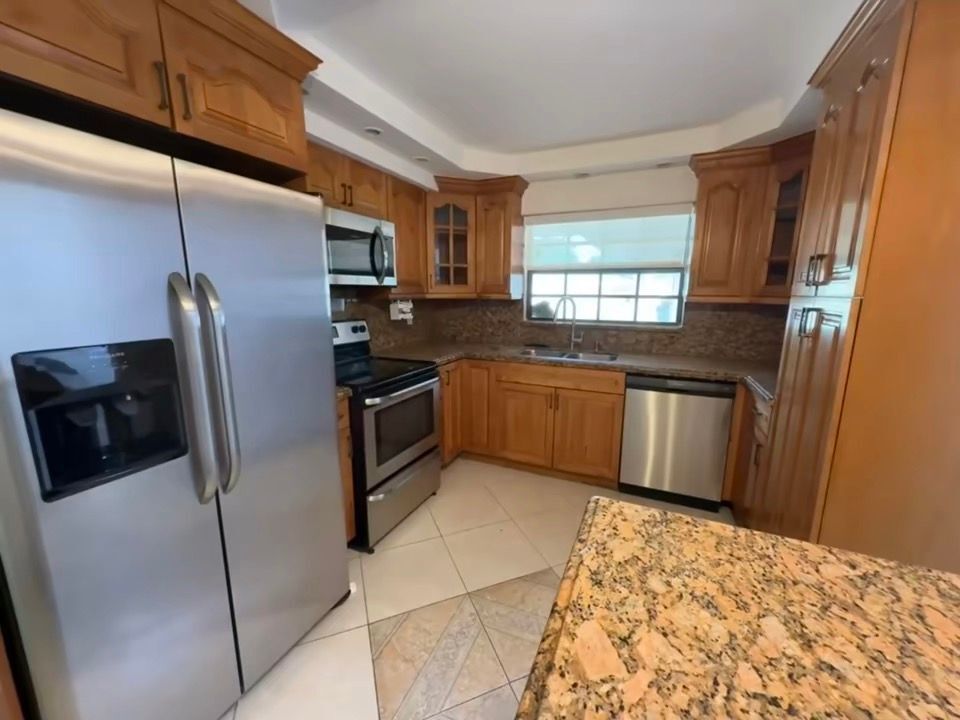 Foto del edificio - 401 NW 198th St