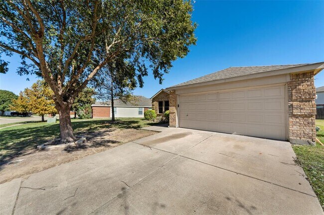 Foto del edificio - 1002 Manassas Dr