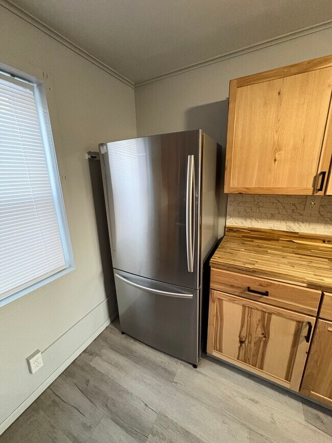 Building Photo - 637 Prangley Ave