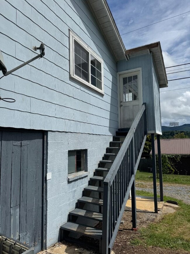 Building Photo - 411 Highland Ave