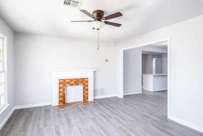 Building Photo - Charming home in the Heart of the Urban Core