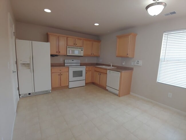 Photo - 392 Montgomery Dr Townhome