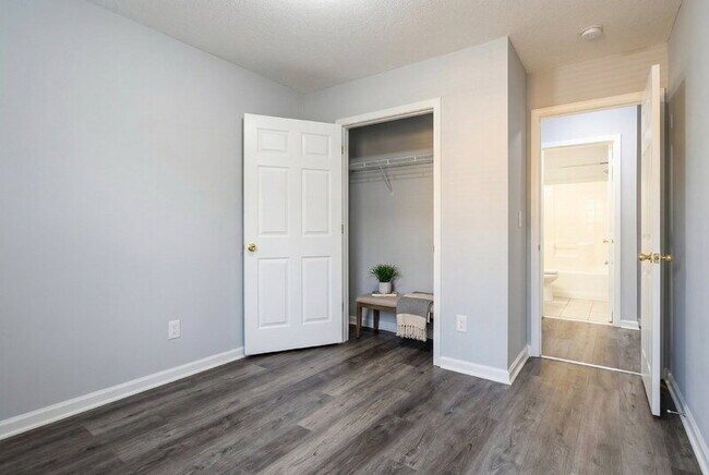 Foto del edificio - 385 Brookview Dr