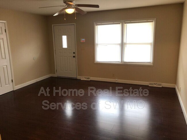 Foto del edificio - 924 W Woodridge St