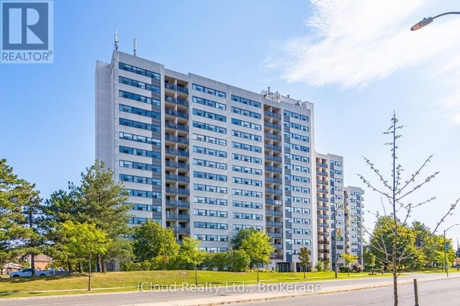 Photo du bâtiment - 2900-2900 Battleford Rd