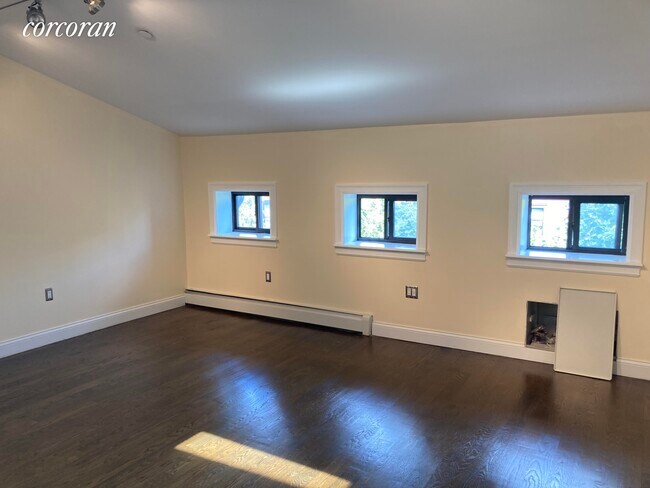 Building Photo - 4 Stuyvesant Ave