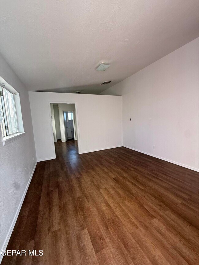 Foto del edificio - 1526 Yandell Dr