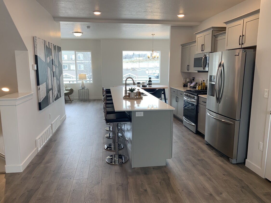 Kitchen - 533 W 1430 S