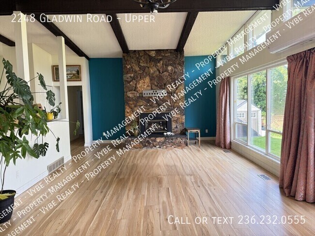 Building Photo - ? Beautiful Rancher Upper Steps from Mill Lake! Upper