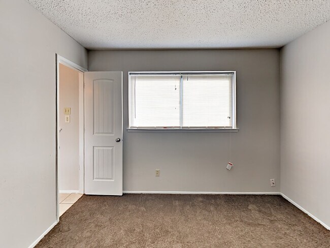 Building Photo - NO APP FEE