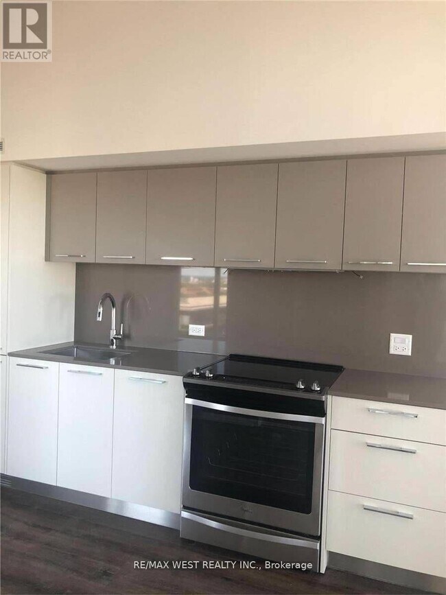 Building Photo - 30 Baseball Pl