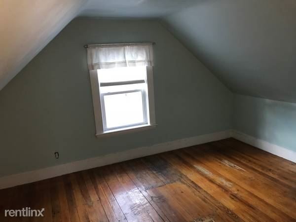 Building Photo - 3 br, 1 bath Apartment - 68 Alpine St # 2A