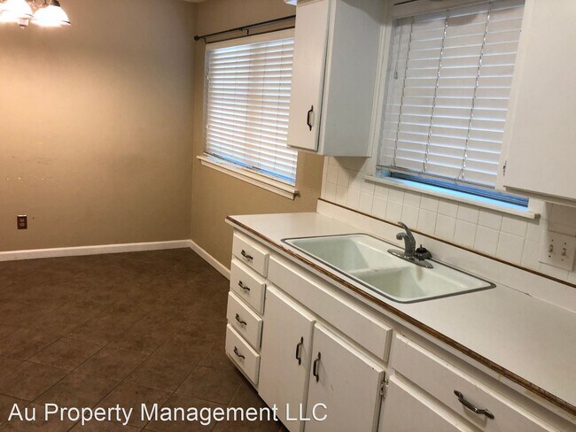 Building Photo - 3 br, 2 bath House - 1018 HOLLY LN