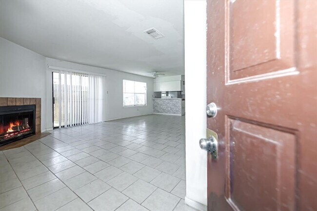 Foto del edificio - 3211 Hirschfield Rd