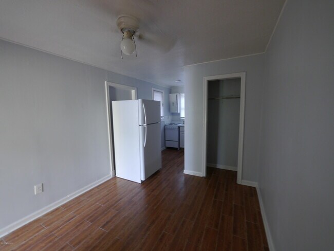 Foto del edificio - 1456 Belmonte Ave