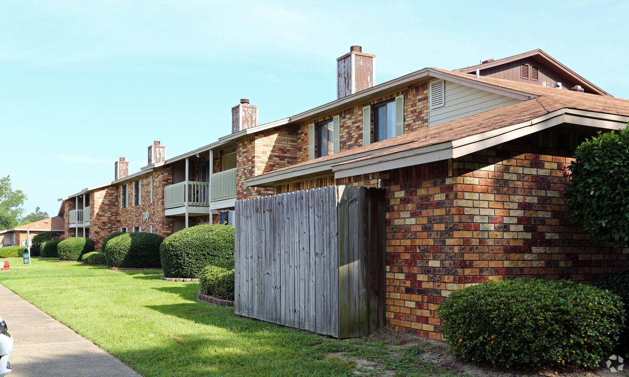 Primary Photo - Briarwood Condominiums