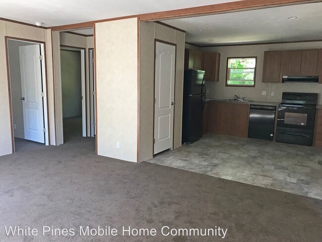 Building Photo - 3 br, 2 bath Apartment - 142 West Milton Rd