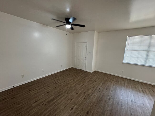 Building Photo - 8256 Leonora St