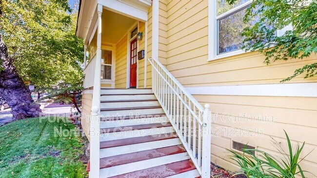 Building Photo - 714 Humboldt St