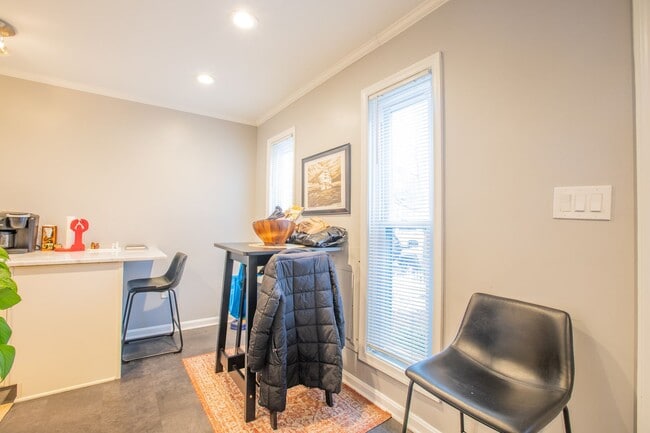 Foto del edificio - Beautiful 2 BR/1.5 BA Townhome in Southwes...