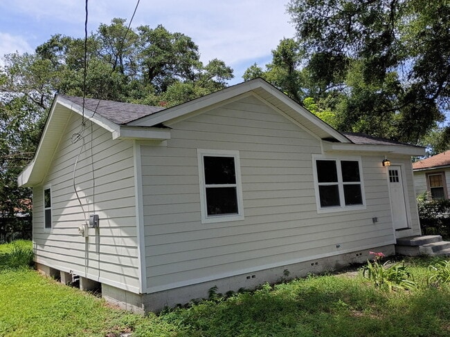Building Photo - 117 Ruberia Ave