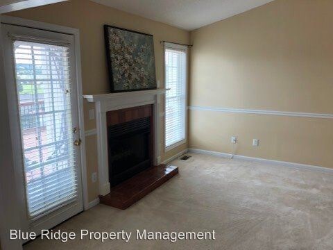 Building Photo - 203 Meadow View Farms Dr