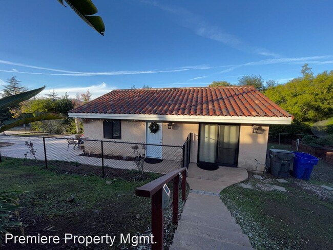 Building Photo - 2 br, 1 bath House - 1733 Birchwood Dr. #B
