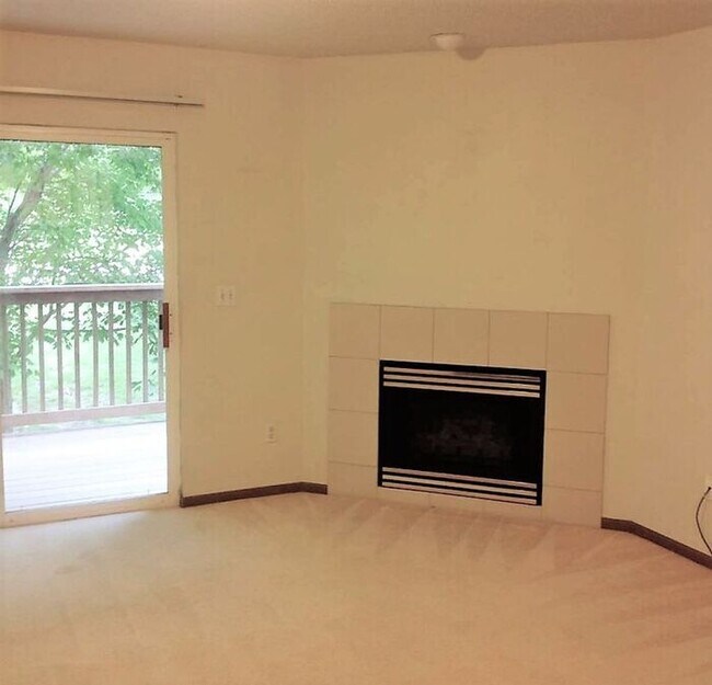 Foto del edificio - $975 | 2 Bedroom, 1 Bathroom Condo | Pet F...
