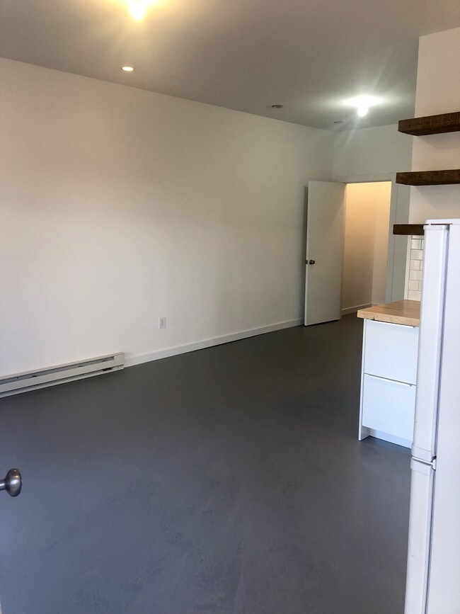 Building Photo - 445 Poplar St