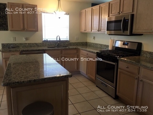Building Photo - 4/2 in Gated Lake Mary community