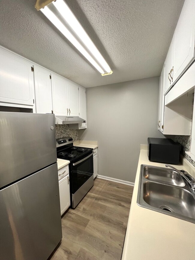 Building Photo - 328 Candlebrook Dr