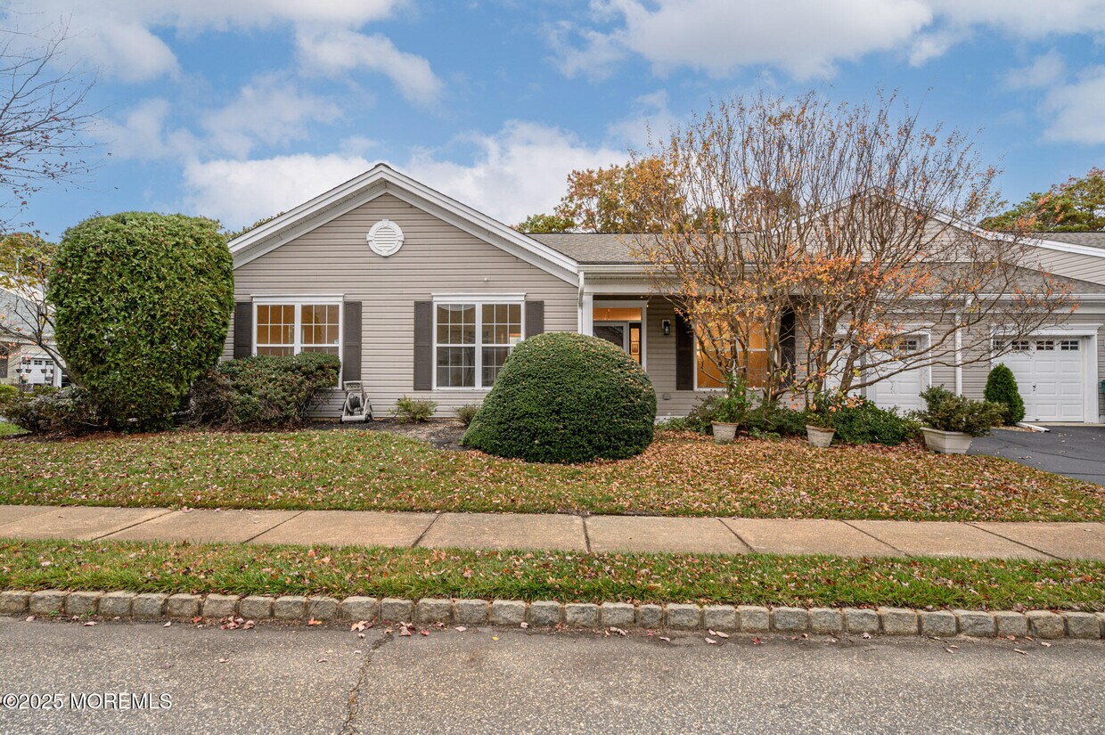 Foto principal - 131 Greenlawns Dr