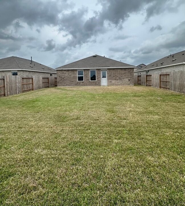 Building Photo - 29023 Rustic Windmill Wy