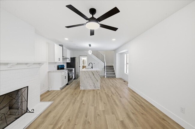 Foto del edificio - 1038 N Parker Ave