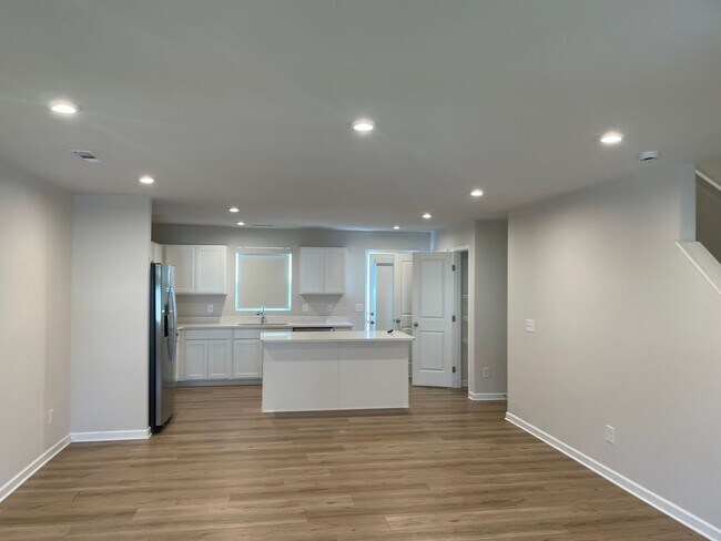 Foto del edificio - You’ve Got to See This Rental!