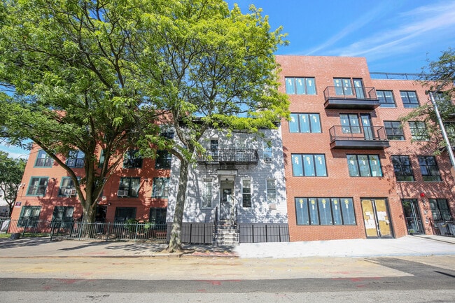 Building Photo - 221 Howard Ave