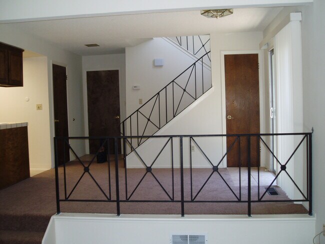 Foto del edificio - 6029 Leafwood Dr