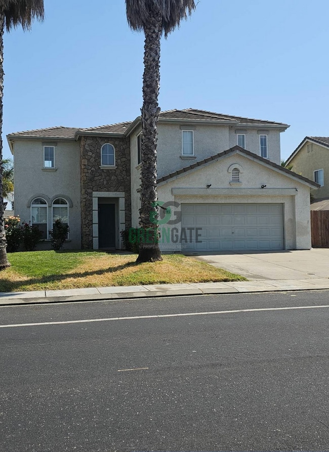 Building Photo - Price Reduced! 4 Bedroom 3 Bath Home is No...