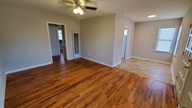 Building Photo - 106 S Palo Duro St