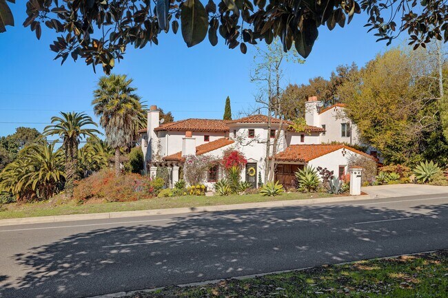 Foto del edificio - 1809 Palos Verdes Dr W