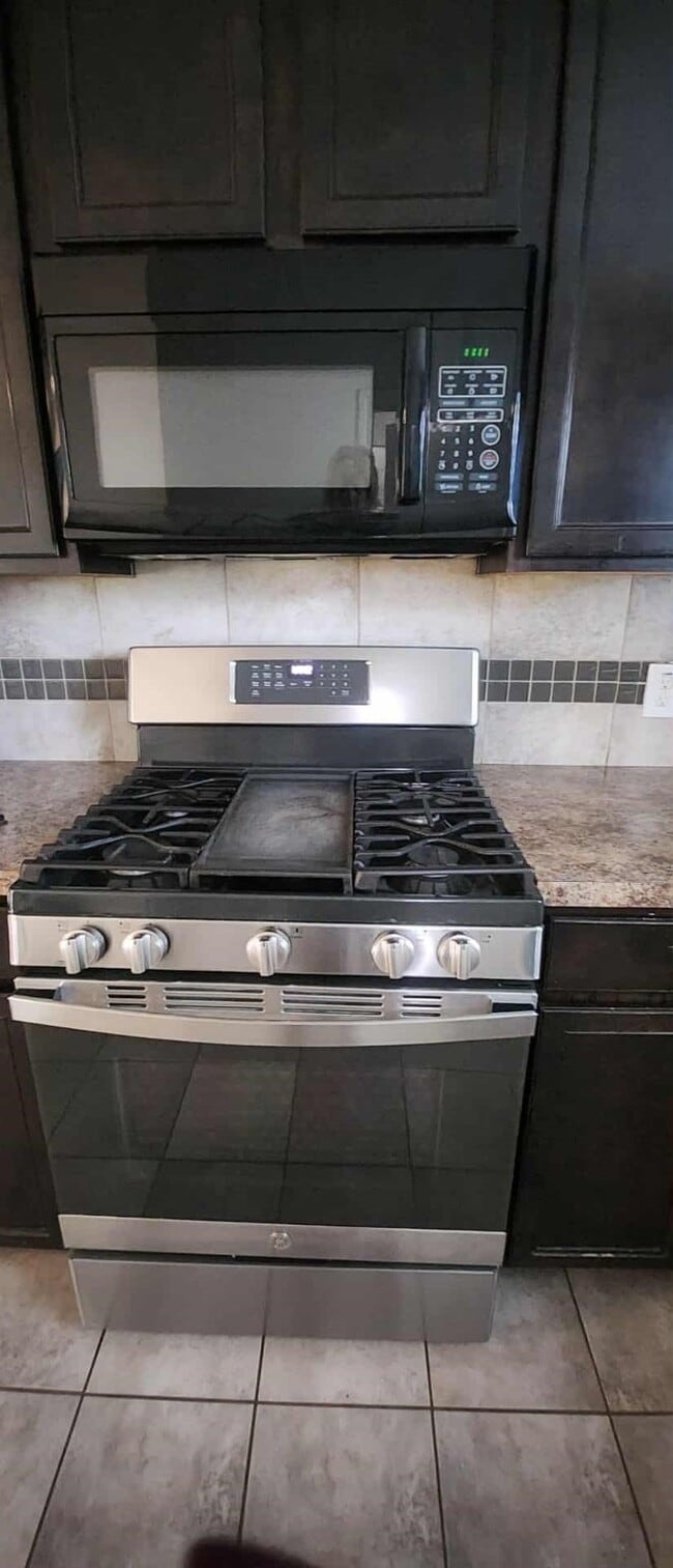 Foto del edificio - 803 Lovebug Ln