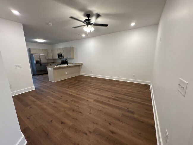 Foto del edificio - Beautiful New Construction Townhome in She...