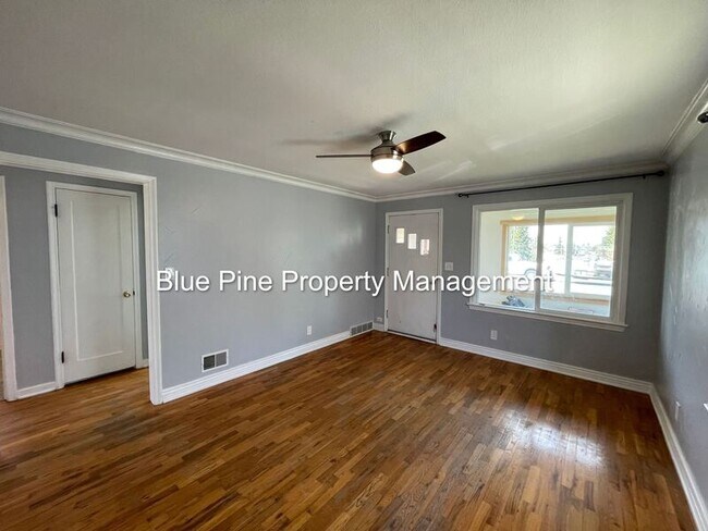 Building Photo - 742 9th St