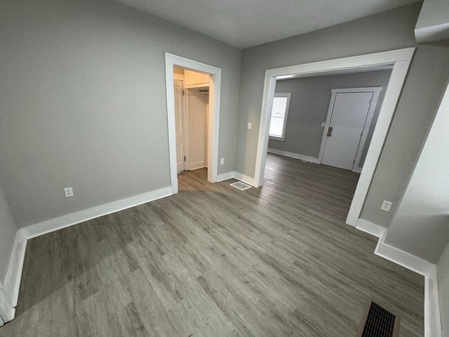 Building Photo - COMING SOON! Newly Renovated 3 Bed, 2 Bath...