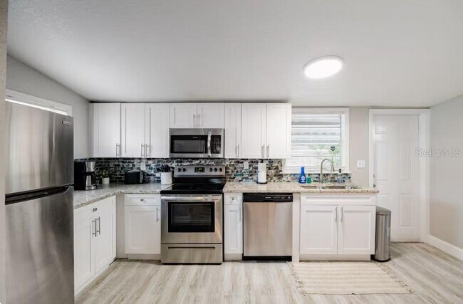Foto del edificio - 8311 N Newport Ave