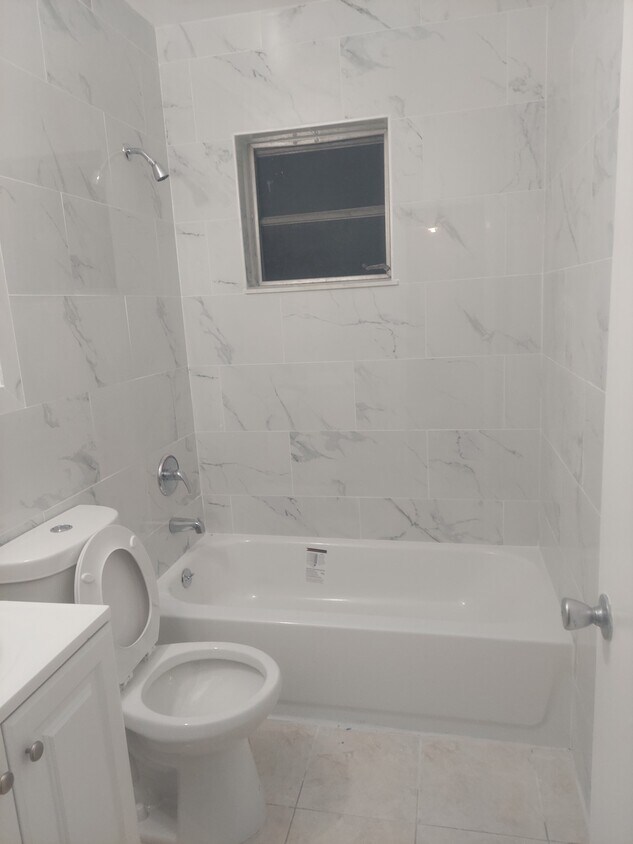 Foto principal - 5553 NW 32nd Ave