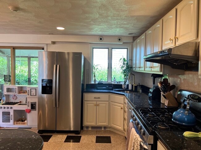 Building Photo - 11 Garrison Rd