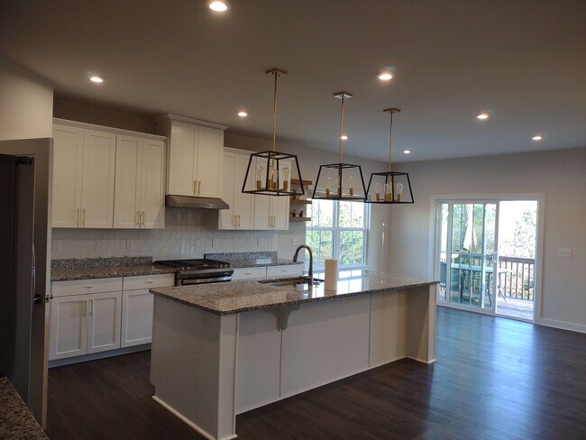 Foto del edificio - Superlative 6 Bedroom, 5 Bathroom Home in an Upscale Community!