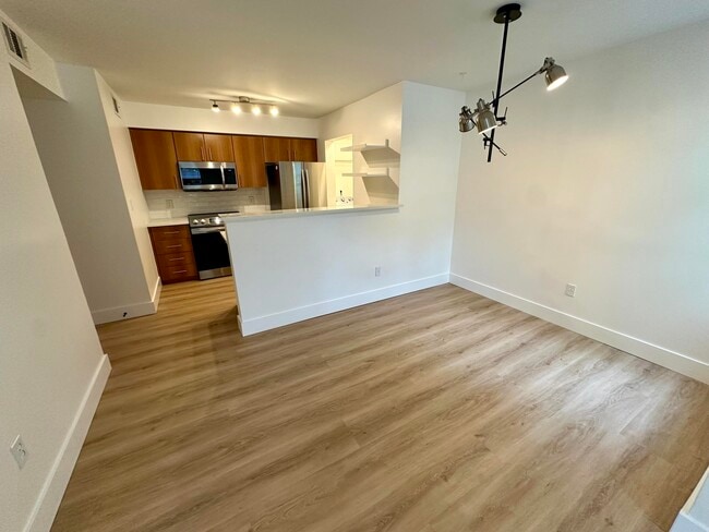 Building Photo - 1020 Crystal Way